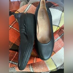 Vionic leather shoes